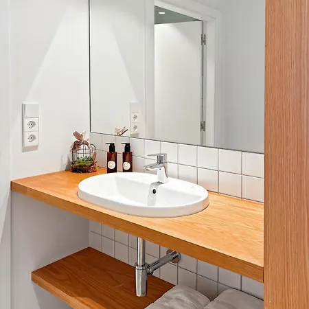 Aparthotel Housingcoruna Rua Do Anxo 3*